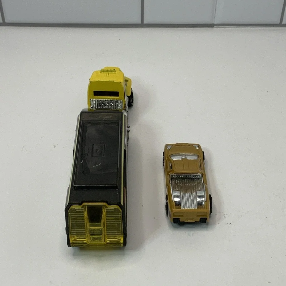 HOT WHEELS 2014 - CITY -‎ SUPER RIGS DESERT FORCE W/ HYPERTRUCK CAR